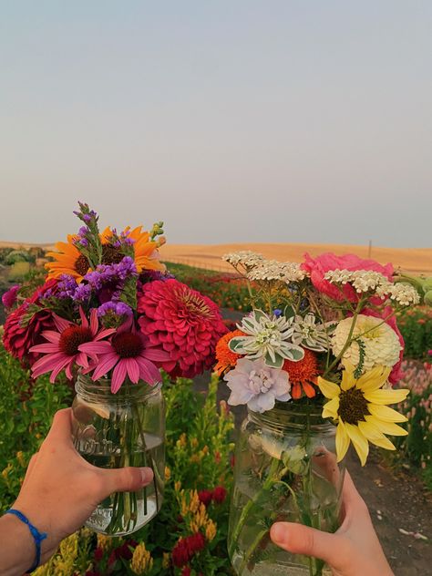 Flower Picking, Nothing But Flowers, Flower Therapy, Beautiful Bouquet Of Flowers, Vision Boards, Spring Aesthetic, Beautiful Bouquet, Flower Field, Love Flowers