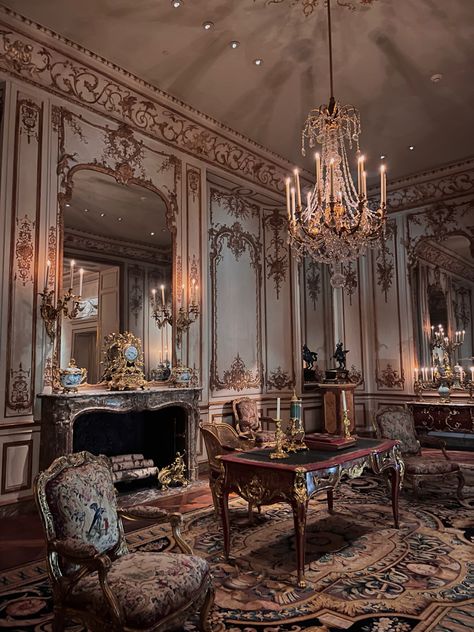 #fashion #aesthetic #mansion #rococo #bridgerton #pink #fashion Rococo Mansion, Bridgerton Interior, Rococo House, Rococo Palace, Dark Academia Study, Aesthetic Mansion, Academia Study, Rococo Interior Design, Rococo Aesthetic