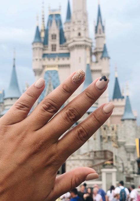 Easy Diy Disney Nails Simple, Disney Nails For Adults, Disney Accent Nails, Light Pink Disney Nails, Simple Disney Nails Dip, Disney Natural Nails, Summer Mickey Nails, Cute Short Disney Nails, Simply Disney Nails