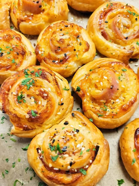 Ham and Cheese Pinwheels - Simply Scratch Made Fall Recipes Appetizers, Fall Appetizers Easy, Ham And Cheese Pinwheels, Cheese Pinwheels, Pinwheel Appetizers, Fall Appetizers, Hot Appetizers, Chicken Farming, Pinwheel Recipes