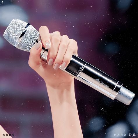 Microphone Kpop Idol, Custom Microphone Design, Concert Microphone, Music Mic, Ear Monitors, Idol Life, Dream Music, In Ear Monitors, Goth Jewelry