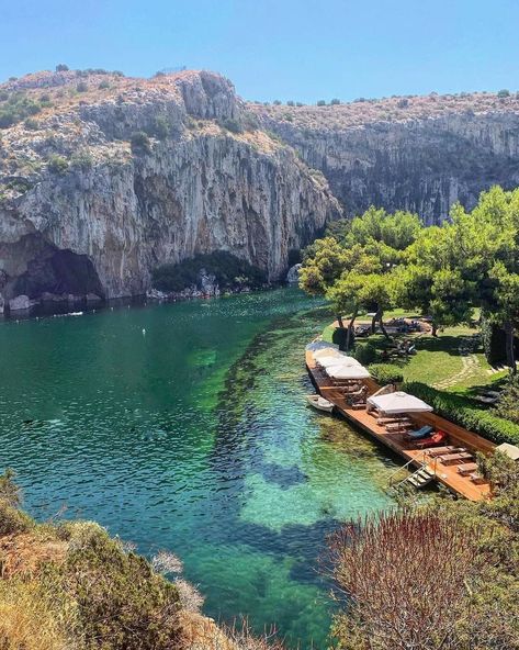 👉The unique lake of Athens👀 . ☀️Located on the Athens Riviera, Lake Vouliagmeni is a unique phenomenon because its water comes from both of the sea and underground hot springs. . 🤯At the bottom of the lake lies a labyrinth of caves with around 14 tunnels and the water that comes from there is said to have healing properties. . 🏖The area around the lake is filled with parasols and sunbeds and there is also lifeguarding, medical services and more provided for the visitors. . Lake Vouliagmeni, Model Architecture, Artificial Lake, Healing Waters, Travel Drawing, Beautiful Lakes, Athens Greece, Greece Travel, Travel Packing