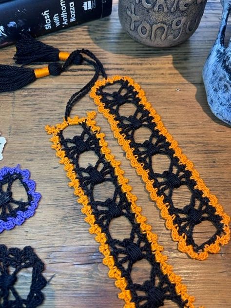 CROCHET PATTERN: Spider Web Bookmarks by AHookandTwoNeedles on Etsy Whimsy Witch, Marque-pages Au Crochet, Autumn Bookmark, Crochet Pour Halloween, Crochet Beads, Crochet Halloween, Boutique Ideas, Corner Bookmarks, Crochet Bookmarks