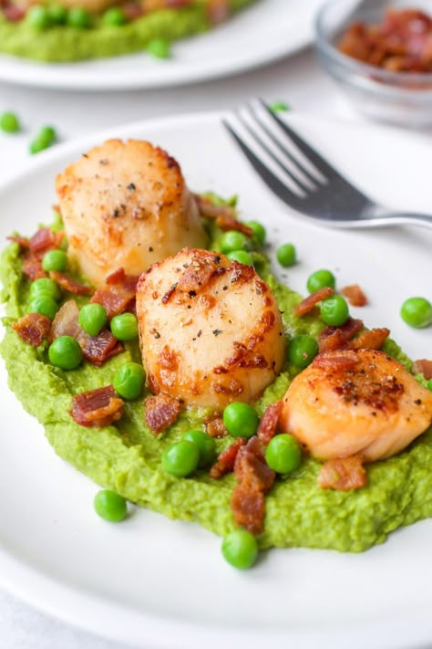 Food New Year, Pea Puree, Pound Dropper, Creamy Peas, Scallop Dishes, Seared Scallops, Herb Salad, Scallop Recipes, Scallops Seared