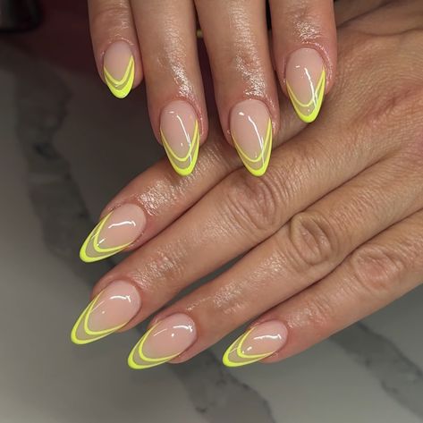 Neon outline french 💛 Outline French Tip Nails, Purple Tips, White French Tip, French Tip Nails, Matte Nails, Gorgeous Nails, Green Nails, Black Nails, Nail Tech