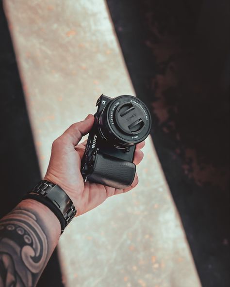 Sony zv-e10 mirrorless camera Camera Sony Zv-e10, Sony Alpha Zv-e10, Sony Zv-e10 Aesthetic, Sony Zv-e10, Sony Camera Aesthetic, Mirrorless Camera Photography, Youtube Setup, Cinematic Shots, Vlog Camera