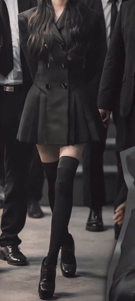 Polished Goth Style, Mafia Daughter Outfit, Black Boots Office Outfit, Fancy Dark Academia Outfits, Mafia Outfits Female Aesthetic Classy, Strong Woman Outfits, Mafia Girls Aesthetic Outfit, Shooting Outfits For Women, Model Un Outfits