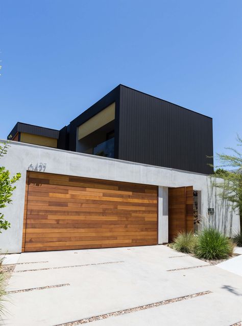 Garage Door Modern, Contemporary Garage Doors, Contemporary Garage, Wooden Garage Doors, Wood Garage, Modern Garage Doors, Modern Gate, Modern Design Trends, Wood Garage Doors