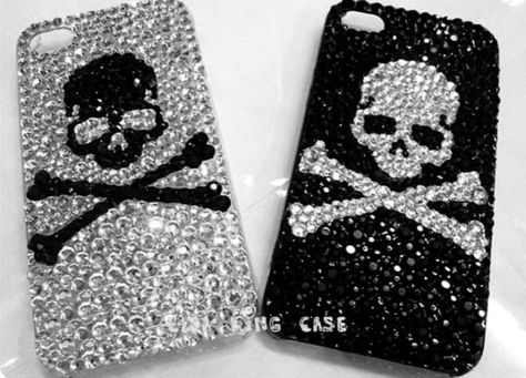 2000s Phone, Bedazzled Phone Case, Rhinestone Skull, Small Band, Bling Phone Cases, Rhinestone Projects, Y2k Accessories, Iphone 5s Cases, Iphone 4 Case