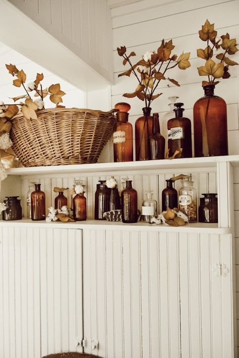 Vintage Amber Glass Decor, Fall Bathroom Decor Ideas, Fall Bathroom Decor, Rustic Decorating, Fall Bathroom, Antique Shopping, Liz Marie, Apartment Vibes, Liz Marie Blog