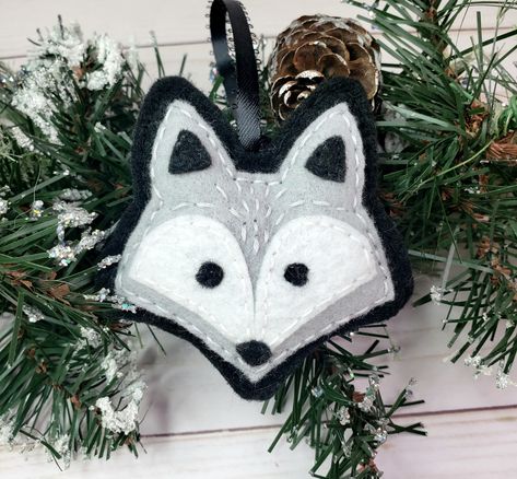 Gray plush felt wolf ornament Felt Wolf Ornament, Wolf Crafts, Felt Wolf, Wolf Ornament, Wolf Christmas, Wolf Craft, Felt Case, Felt Crafts Patterns, Gray Wolf