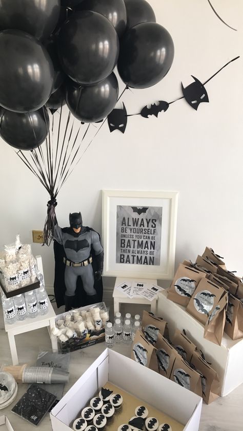 Batman Birthday Party For Adults, Batman 2nd Birthday Party, Modern Batman Birthday Party, Batman Party Ideas Decoration, Batman Vs Superman Birthday Party, First Birthday Batman Theme, Batman Birthday Party Ideas Decoration, Batman Bday Party Ideas, Batman First Birthday Party