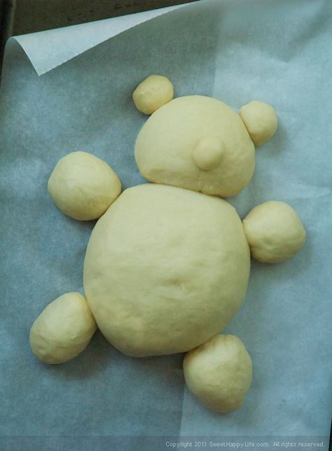 Honey-Vanilla Teddy Bear Challah - Animal Shaped Bread Animal Shaped Bread, Teddy Bear Bread, Toddler Baking, Bread Shapes, Bear Bread, Baking With Toddlers, Challah Recipe, Shaped Bread, Kids Recipe