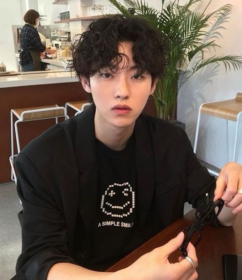 Asian Perm, Japanese Perm, Curly Asian Hair, Soft Wavy Hair, Wavy Perm, Black Hair Anime Guy, Korean Men Hairstyle, Usa Party, Minimalistic Aesthetic