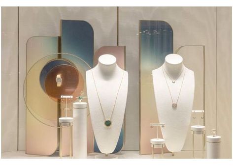 Cartier Display, Cartier Jewellery, Trinity Ring, Red A, Cartier Jewelry, Modern Minimalism, Expensive Jewelry, Increase Sales, Jewelry Display