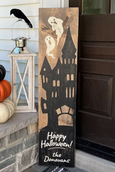 Happy Halloween Signs Diy, Diy Halloween Welcome Sign, Halloween Boards Signs Diy, Diy Painted Halloween Signs, Halloween Porch Boards, Diy Halloween Signs Wood Outdoor, Diy Halloween Porch Sign, Halloween Wood Signs Diy, Halloween Boards Signs