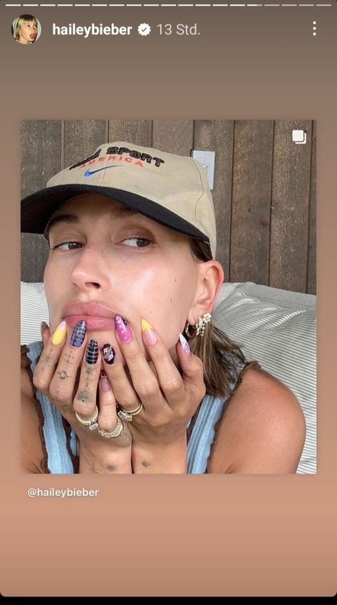 Helly Biber Nail, Peggy Gou Nails, Haily Biber Nailart, Sicily Nails, Haylie Bieber Nails, Haley Bieber Nails, Celebrity Nails Trends, Acrylic Nails Nude, Celebrity Nails