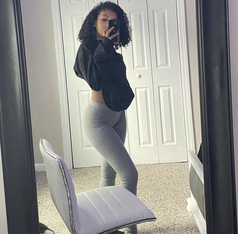 Outfits With Light Grey Leggings, Grey Tights Outfit Leggings, Grey Legging Outfits, Grey Leggings Outfit Baddie, Dark Blue Leggings Outfit, Grey Leggings Outfit Black Women, Gray Bodysuit Outfit, Leggings Outfit Baddie, Outfits With Grey Leggings