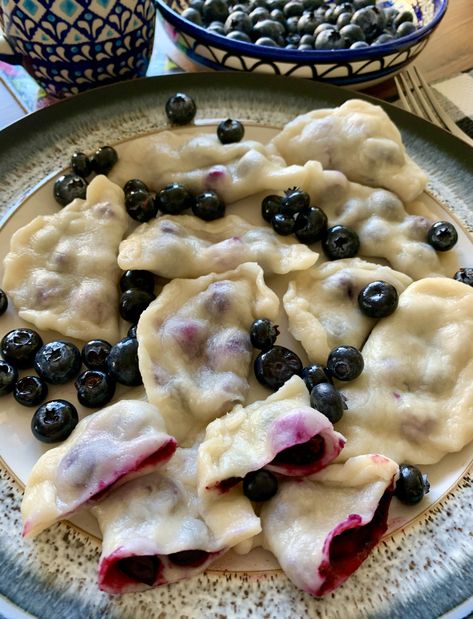 Blueberry Pierogi, Pierogi Filling, Perogies Recipe, Pierogi Recipe, Ukrainian Recipes, Blueberry Recipes, Polish Recipes, European Food, Russian Recipes