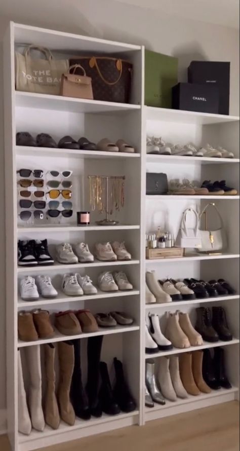 Dressing Room Organization Ideas, Walk In Wardrobe Organisation, Wardrobe Organisation Aesthetic, Shoe Display Ideas Bedroom, Beauty Room Closet, Closet Inspo Aesthetic, Shoe Rack Aesthetic, Closet Decor Ideas, Storage Organizer Ideas