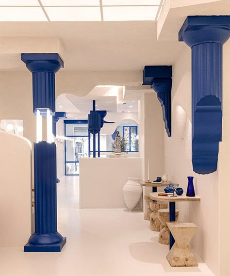 3D printed ancient columns decorate masquespacio's restaurant in spain Bar Deco, Greek Restaurants, Column Design, Inspire Me Home Decor, Indie Room, Cafe Interior Design, Restaurant Interior Design, Restaurant Interior, Cafe Interior