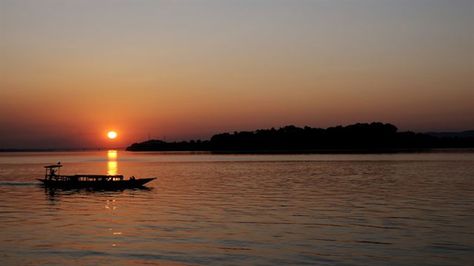 Brahmaputra River is one of the major rivers of India. It is the only river in India which has been attributed the masculine gender. It is regarded as the tenth largest river in the world by discharge. #river #india #major #largest #brahmaputra Rivers Of India, River Floating, Brahmaputra River, Zambezi River, River Float, Indian People, Nainital, River Bed, Travel India