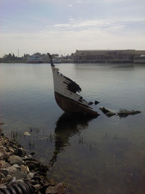 Sunken ship photo Abandoned Landscape, Dnd Gods, Sunken Boats, Sunken Ships, Sunken Ship, Sea Stuff, Ship Wrecks, Ship Photo, Abandoned Town