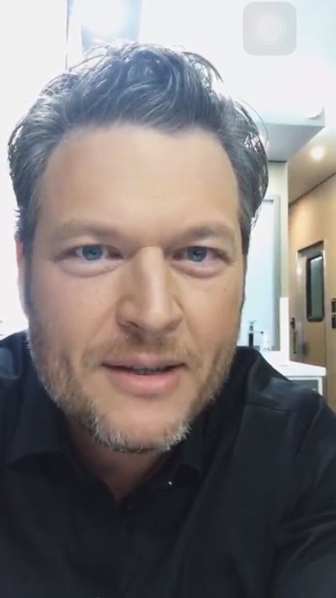 Blake Shelton Photos, Blake Shelton Selfie, Old Country Music Singers, Blake Sheldon, Old Country Music, Blake Shelton And Gwen, Delivery Pictures, New Photo Download, Country Music Singers