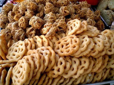 21 Norwegian Christmas Cookies for a Scandinavian Holiday Norwegian Christmas Cookies, Norwegian Traditions, Poffertjes Recipe, Norwegian Cookies, Norwegian Cuisine, Norwegian Recipes, Scandinavian Holiday, Viking Food, Scandinavian Recipes