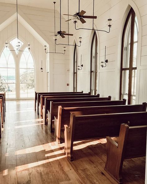 Little White Church Wedding, Diy Hand Soap, Church Pews, Country Churches, Old Country Churches, Happy September, Beautiful Churches, Church Pew, Church Interior