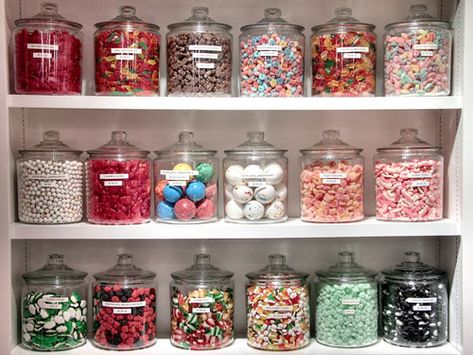 One day when I open my bakery I will have a wall with old fashioned sweets!! <3 Old Fashioned Sweets, Desain Pantry, Easy Diy Christmas Gifts, Birthday Desserts, Bakery Design, Bakery Shop, Easy Christmas Diy, Ice Cream Shop, Candy Store