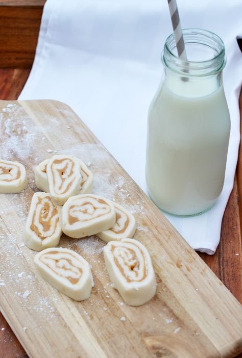 Pinwheel Candy Recipe, Peanut Butter Pinwheels, Butter Roll Recipe, Homemade Caramel Candy, Potato Candy, Easy Candy Recipes, Pin Wheel, Peanut Butter Candy, Peanut Butter Roll