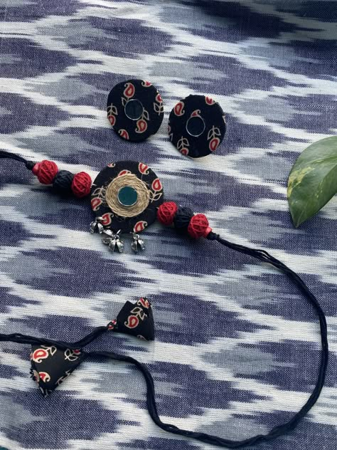 Febric Jwellery Idea, Flower Jewelry Designs, Hand Embroidered Jewelry, Diy Earrings Easy, Diy Jewellery Designs, Hand Painted Necklace, Diy Fabric Jewellery, Cotton Jewelry, Fabric Jewellery