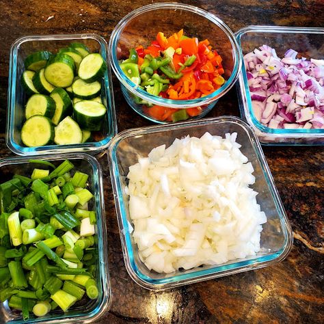 How To Build a Salad Bar in Your Fridge in 5 Easy Steps - Clean Food Mama Salad Bar Fridge Drawer, Salad Bar Meal Prep, At Home Salad Bar In Fridge, Salad Bar In Fridge Drawer, Refrigerator Salad Bar, Fridge Salad Bar, At Home Salad Bar, Salad Bar Toppings, Salad Bar Ingredients