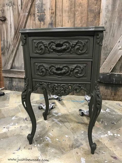 Painting Wood Furniture White, Best Furniture Paint, Gothic Furniture Diy, Paint Wood Furniture, Best Paint For Wood, Antique Furniture Makeover, Black Painted Furniture, Wood Furniture Ideas, Needle Punching