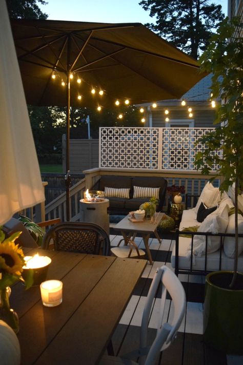 Outdoor Patio Space- Painted Stripe Deck and Maximizing Small Backyard Deck Small Backyard Decks, Rooftop Design, Outdoor Patio Space, Decks Backyard, Diy Deck, Backyard Deck, Apartment Balcony Decorating, Small Backyard Patio, Patio Spaces