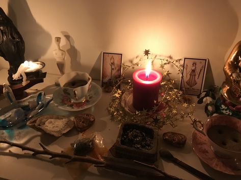 Incense Aesthetic, Uni Room, Cute Bedroom Decor, Season Of The Witch, Dreamy Room, Witch Aesthetic, Mood Light, House Room, Room Tour