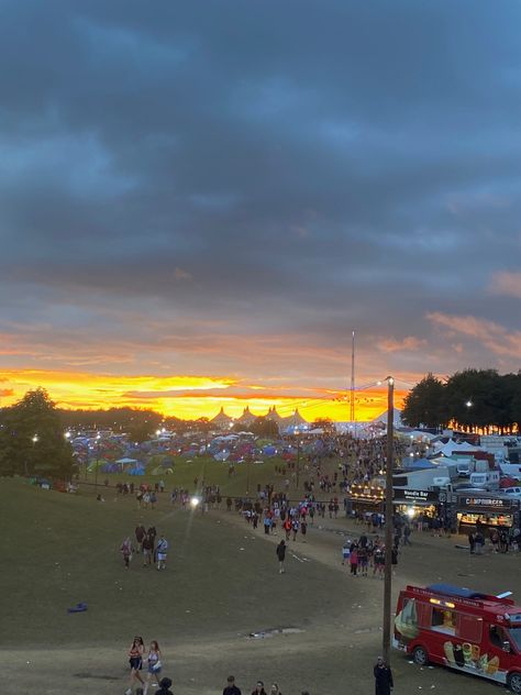 Sunset view leeds festival London Rave Aesthetic, Music Festival Vibes, Levitate Music Festival, Leeds Fest, Reading And Leeds Festival, Sunset Music Festival, Leeds Festival, Reading Festival, 2024 Moodboard