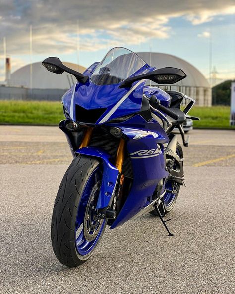 R15 V4 Blue, Yamaha R15 V4, R15 Yamaha, Yamaha Yzf R, Danish Image, Yamaha R15, Yamaha Bikes, King Photo, Yamaha Yzf R6