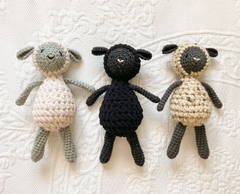 Crochet Lamb Pattern, Small Crochet Gifts, Crochet Sheep, Easy Crochet Animals, Crochet Chicken, Adorable Crochet, Rainbow Crochet, Crochet Cross, Fun Crochet Projects