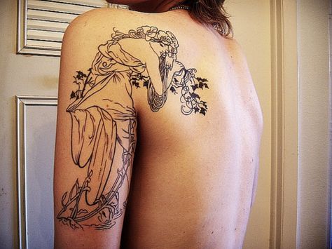 Mucha Dance, Mucha Tattoo, Mens Side Tattoos, Side Tattoos Women, Dance Tattoo, Art Nouveau Tattoo, Nouveau Tattoo, Geisha Tattoo, Kunst Tattoos