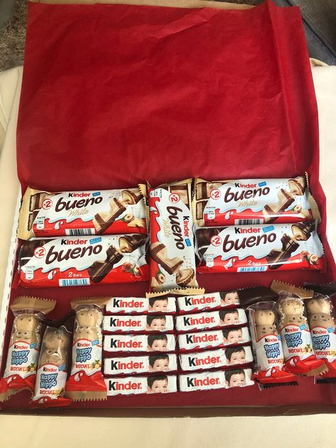 KINDER BUENO CHOCOLATE HAMPER BOX GIFT - PERSONALISED SWEET TREAT This delicious Kinder Chocolate Box is an ideal gift for any occasion: Birthdays Anniversaries Fathers day Get well soon (ideal to take in hospitals) Thank you for Teachers For passing exams And much more Made up of: 5x Kinder Bueno - mixture of white and milk chocolate 10 x Kinder Bars 6x Kinder Hippos - mixture of white and milk chocolate Please put all messages to be sent with your purchase in the notes with your order. NO MORE Thank You For Teachers, Bueno Chocolate, 17 Doğum Günü, Sofia The First Birthday Party, Box Cadeau, Hamper Box, Kind Bars, Chocolate Hampers, Hamper Boxes