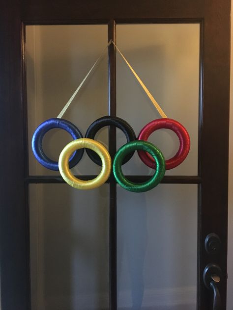 Olympic Wreath Craft, Olympic Classroom Door, Olympic Wreath, Diy Olympic Rings, Olympics Watch Party, Olympic Decorations, Olympic Party Decorations, Olympic Themed Activities, Summer Olympics Crafts