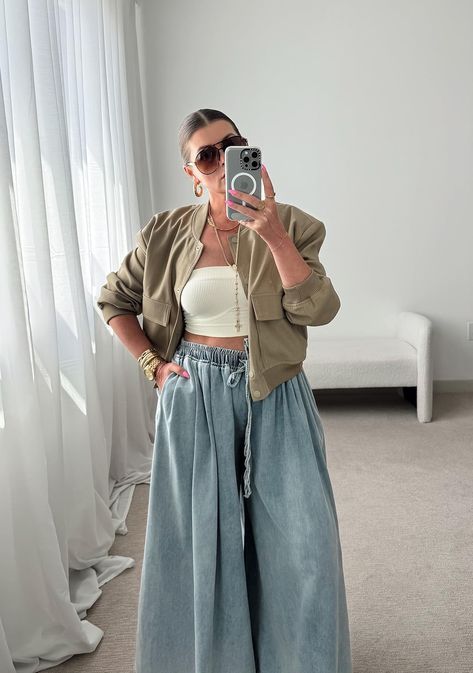 Check out this photo from julia.marie.b Outfits For Big Busted Women, Julia Marie, Fashion Mistakes, Fashion Over 40, Style Mistakes, Style Board, Street Wear, How To Wear, Clothes