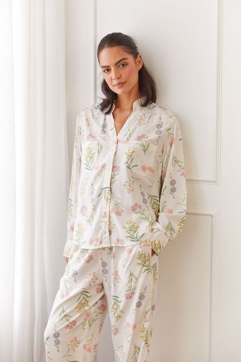 Description Our best-selling shape, the Maggie Pyjama Set, offers a timeless look with a relaxed fit, made from our signature soft 100% Rayon. This romantic field floral was designed by Joannie Houle ♡ Very relaxed style fit, fabric has a nice drape Unlined, skin coloured underwear is recommended Mandarin style collar and full button top closure Full length pants with elastic, drawstring and side pockets Pre-washed 100% rayon fabric (similar to a lightweight cotton however softer to the touch) Comes with drawstring cotton bag and gift card for easy gift-giving Sizing Loli is wearing a size S, and is a standard Australian size 8, US size 4, approx 5'9 tall. Relaxed style fit so size down if preferred. The following guidelines can be applied to sizing (these are the garment measurements): Si Joannie Houle, Resort Wear Men, Full Length Pants, Soft Pajamas, Cotton Pajama Sets, Inspo Board, Button Top, Cotton Pyjamas, Wild Flower