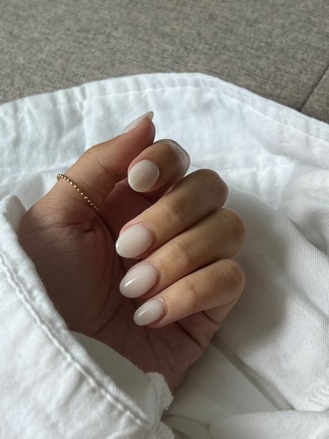 Almond Nails Short Milky White, Dull White Nails, Milky White Nails Sns, Milky White Nail Dip Powder, Off White Oval Nails, Sns Round Nails, Sns Milky White, Off White Dip Nails, Almond Shaped Milky White Nails