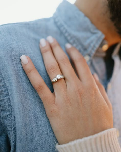 Save The Date Ring Photo Ideas, Engagement Photos Close Up Ring Shots, Showing Off Engagement Ring Photo Ideas, Pictures To Show Off Engagement Ring, Engagement Shoot Poses Ring Shots, Ring Close Up Photography, Up Close Engagement Photos, Engage Announcement, Engagement Ring Detail Shots