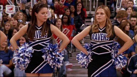 The Tree Hill Ravens black cheerleader uniforms and pom-poms (Seasons 3-4). #OneTreeHill Blair Aesthetic, One Tree Hill Brooke, Ravens Cheerleaders, Black Cheerleaders, Tv Clothes, Halloween 23, Haley James Scott, Plus Size Halloween Costume, 2023 Halloween