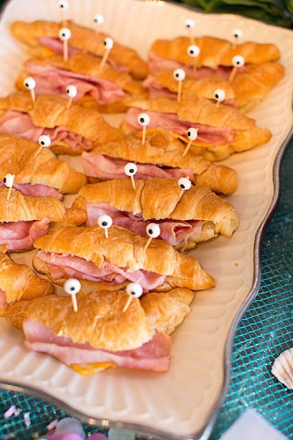 mermaid pirate party Pirate Sandwiches, Pirate Birthday Decorations, Pirate Toddler Birthday Party, Pirate Tea Party, Pirate Dinner Party Food, Pirate Theme Party Food, Pirate Theme Food, Pirate Brunch, Pirate Food Ideas For Adults