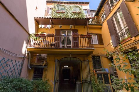 Romantic Apartment, Rome Apartment, Roman House, Small Kitchenette, Italy Apartment, Trastevere Rome, Lazio Italy, House With Balcony, Mediterranean Architecture